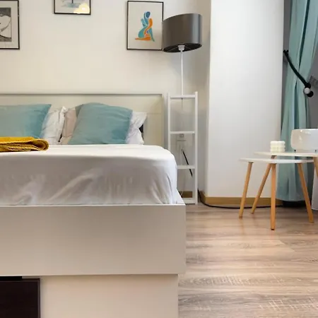 Super And Homey * Bükreş